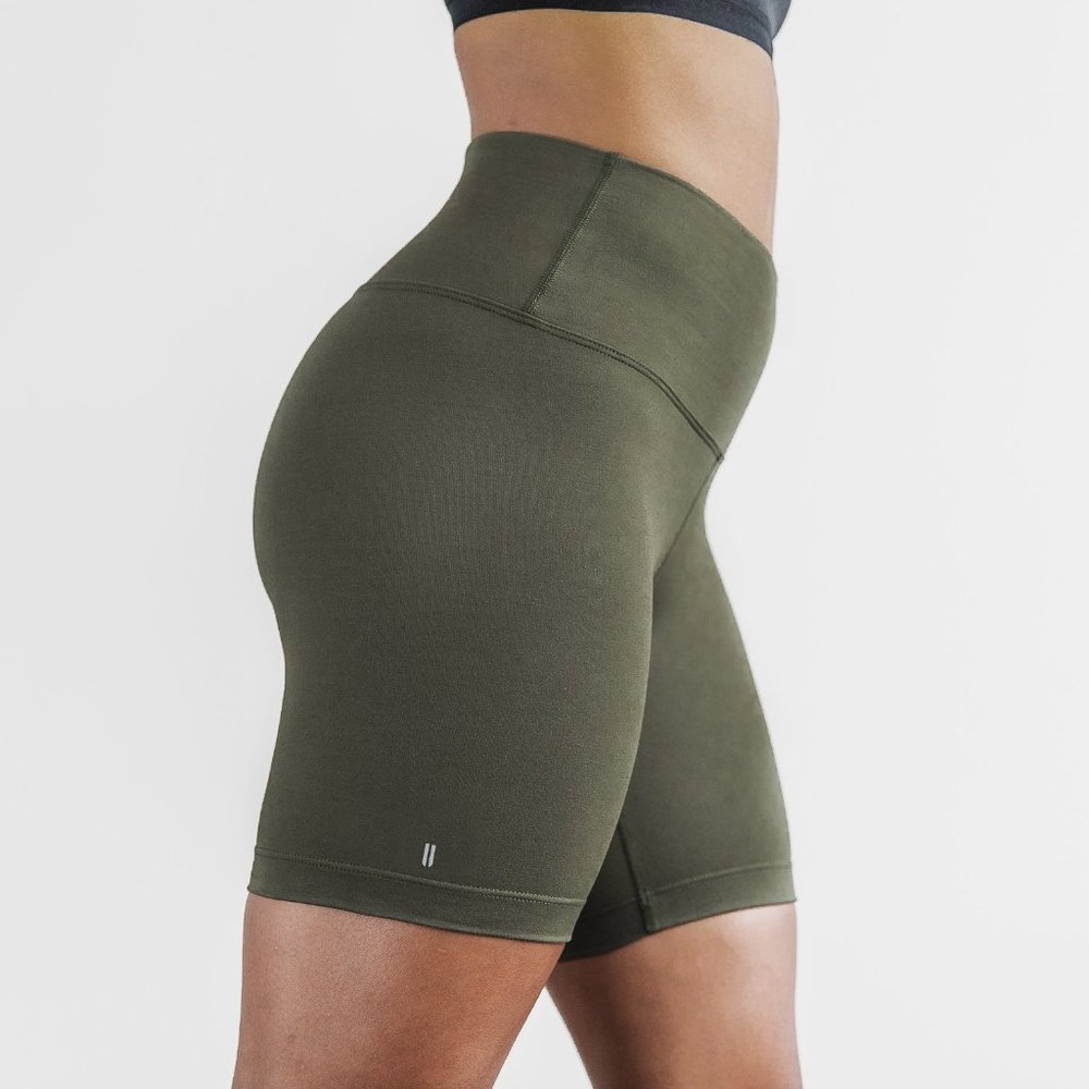 NOBULL HIGH-RISE MATTE SHORT 6"